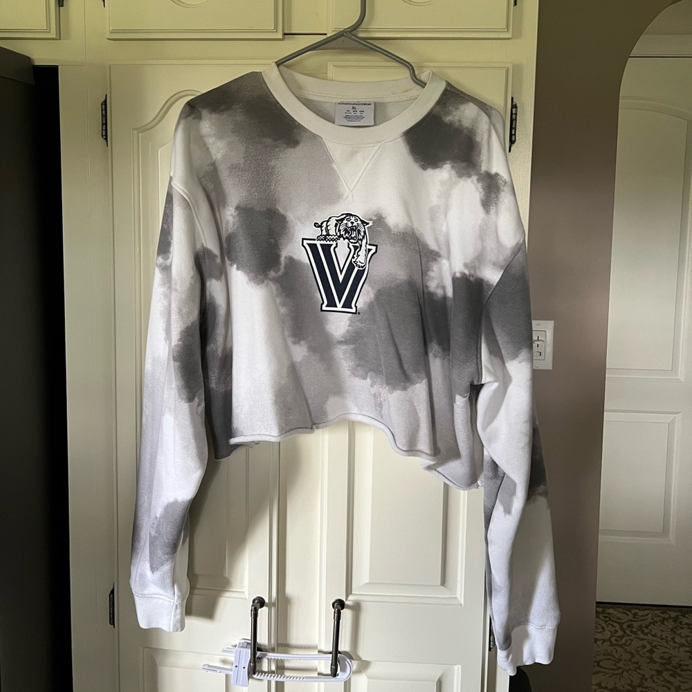 Villanova Cropped Crewneck